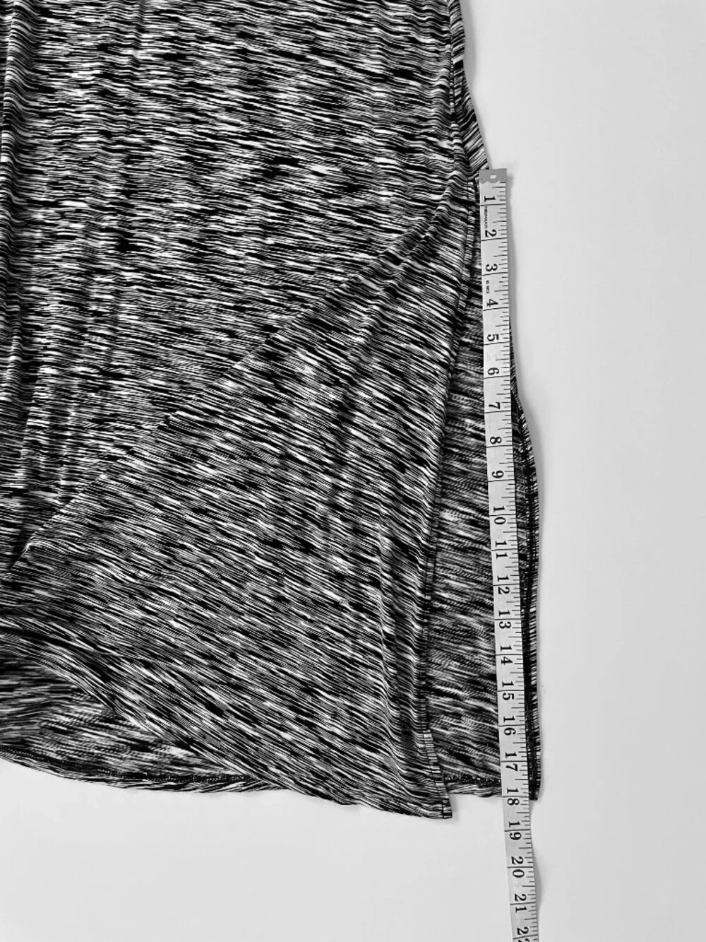 Fourteenth Place Soft skirt with 2 side openings 🔹